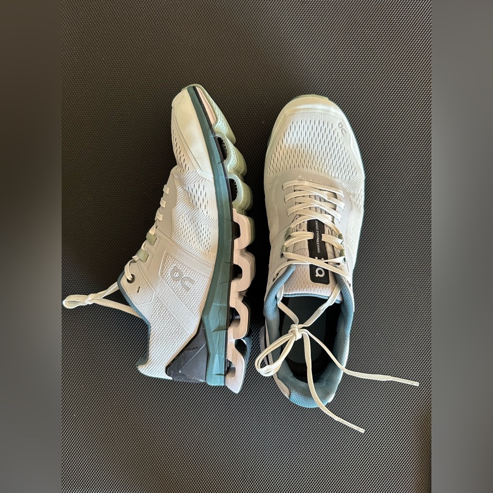 Cloudace - color: ice , tide blue - size 10.5